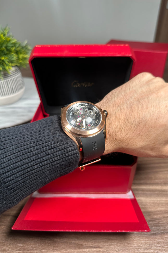 CORUM BUBBLE SKELETON NEGRO/DORADO