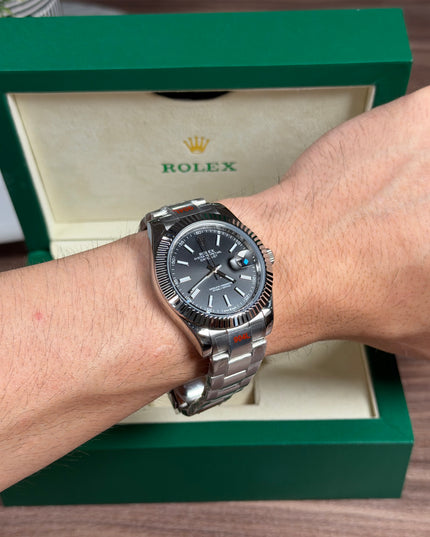 ROLEX DATEJUST PLATEADO - FONDO NEGRO OYSTER