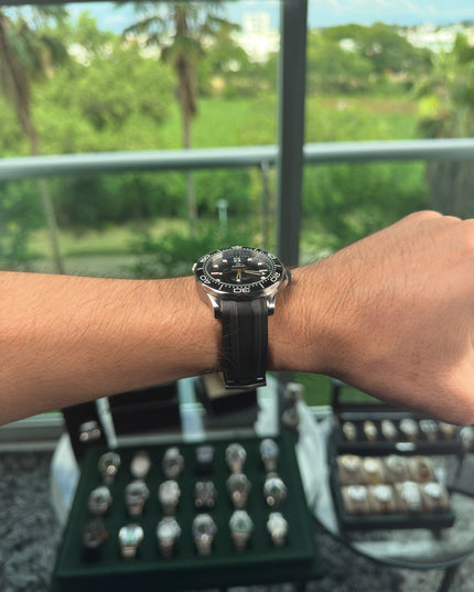 OMEGA SPEEDMASTER 007