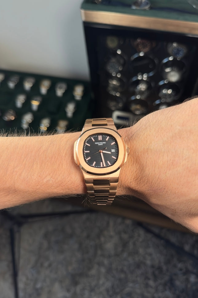 PATEK PHILIPPE NAUTILUS ROSE GOLD - FONDO NEGRO
