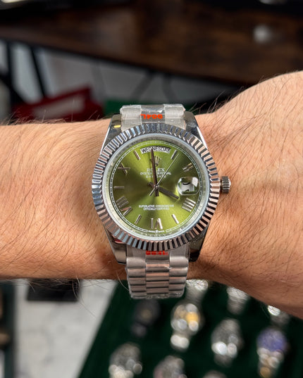 ROLEX DAY DATE PLATEADO - FONDO VERDE