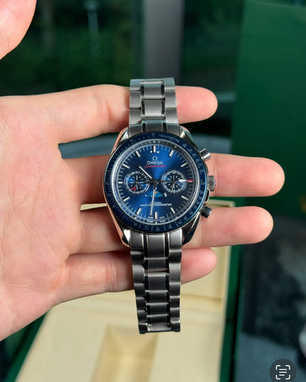 OMEGA SPEEDMASTER MOONPHASE - FONDO AZUL