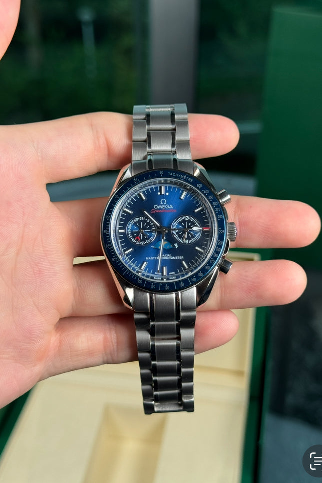 OMEGA SPEEDMASTER MOONPHASE - FONDO AZUL