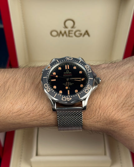 OMEGA SEAMASTER DIVER 300M - TITANIO EDICIÓN 007