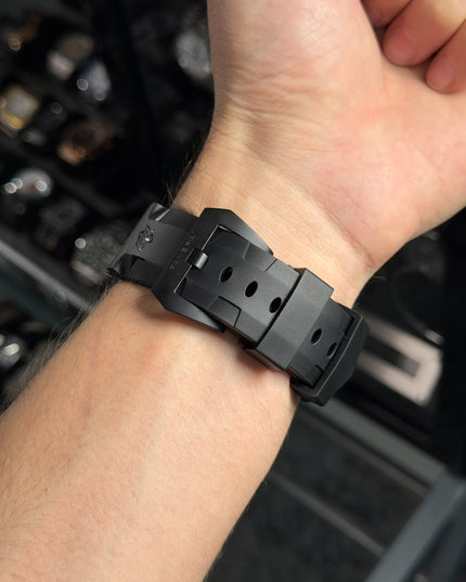 PANERAI SUBMERSIBLE GMT BLACK CARBON FIBER 44MM SUIZO