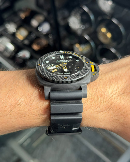 PANERAI SUBMERSIBLE GMT BLACK CARBON FIBER 44MM SUIZO
