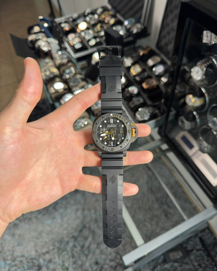 PANERAI SUBMERSIBLE GMT BLACK CARBON FIBER 44MM SUIZO
